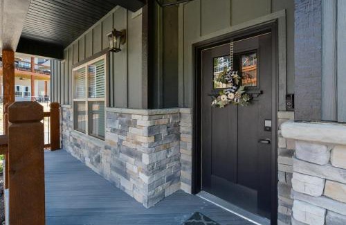Table Rock Casa | Journey's Remedy -Lake View Sleeps 30