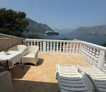 Dobrota Apartamento | Jovan Apartment with private beach and parking