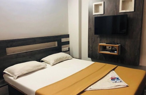 Bommasandra Hotel | Joy Lux Stay