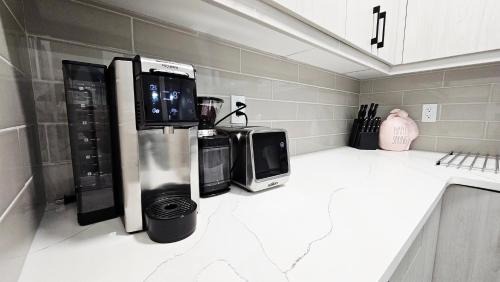 Calgary Casa | Joyce Place Walk to Shops, Stay in Comfort