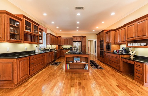 Griffin Casa | Joyce's Place at Addis Acres/spacious luxury/gorgeous water view/fire pit