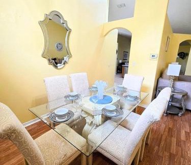 Orange Tree Casa | Joyful and Bright 4 Bedroom 3 Bathroom Pool Home