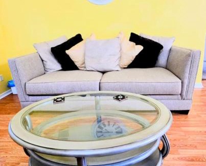 Orange Tree Casa | Joyful and Bright 4 Bedroom 3 Bathroom Pool Home