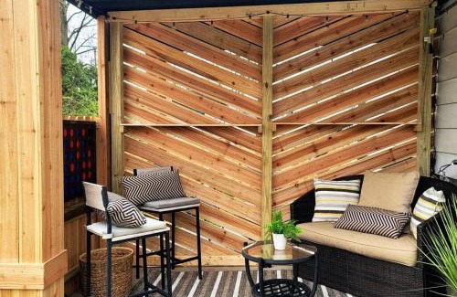 Dayton Casa | Joyful Bright1-BR , Fenced Pet Friendly Yard With Garage