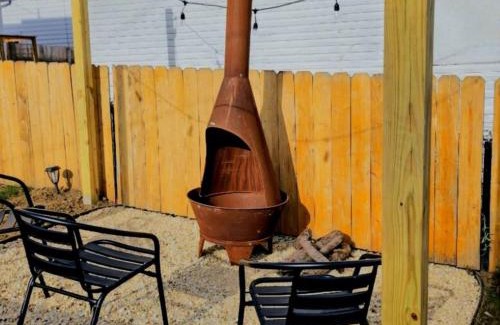 Dayton Casa | Joyful Bright1-BR , Fenced Pet Friendly Yard With Garage