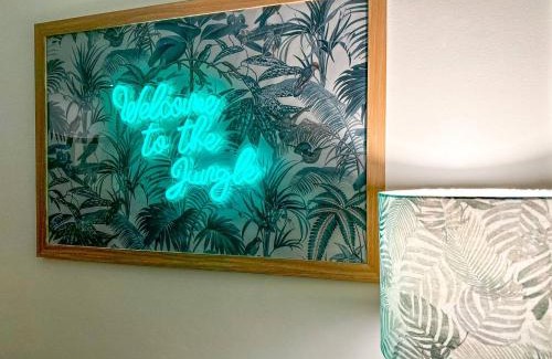 Rhondda Cynon Taff Apartamento | Joyful Jungle Jewel Wbalcony & Foozeball-ferndale