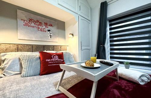 Rhondda Cynon Taff Apartamento | Joyful Jungle Jewel Wbalcony & Foozeball-ferndale