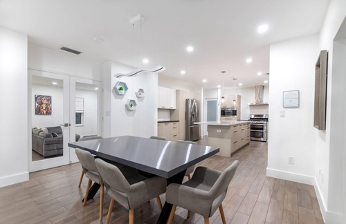 North Miami Beach Casa | Joyfull Villa Crazy Bkyd w Pool Arg Grill Mini Golf