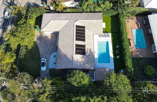 North Miami Beach Casa | Joyfull Villa Crazy Bkyd w Pool Arg Grill Mini Golf