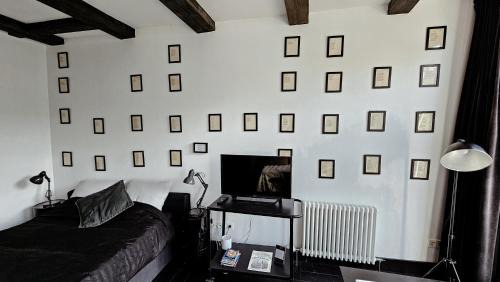 De Weteringschans Cama Y Desayuno | JoyJoyJoy the Black Beauty ecolicious studio in a canal house with French balcony with view on the canals
