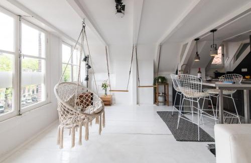 Grachtengordel-West Apartamento | JoyJoyJoy the Royalty ecolicous design house in a historic Canalhouse from 1618 with 2 bedrooms with top floor views over the canals