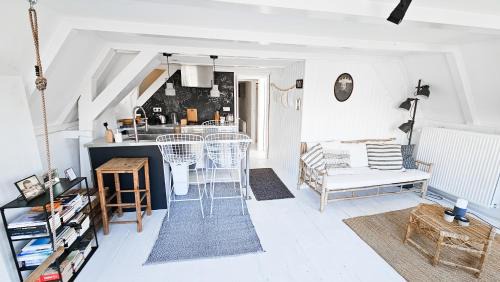 Grachtengordel-West Apartamento | JoyJoyJoy the Royalty ecolicous design house in a historic Canalhouse from 1618 with 2 bedrooms with top floor views over the canals