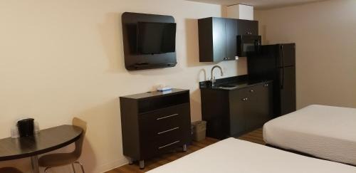 Innisfail Hotel | Joys Inn Innisfail, AB