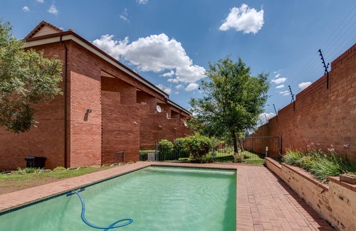 Greater Johannesburg Metropolitan Area Apartamento | Jozistay Savannah Apartments