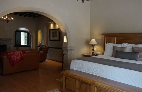 El Marques Cama Y Desayuno | Jr Suite en Hacienda Mesón Real de Plata