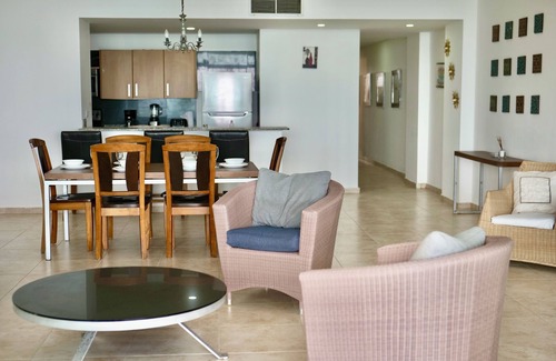 Altos de Arroyo Hondo Apartamento | Residencia CostaDelSol-JuanDolio 3Bds+2BR+6Pax+WiFi-BBQ+FrontBeach