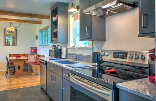 Black Mountain Casa | Jubilee Mountain Homestead | Hot Tub + Views⛰️ Near Black Mtn + Biltmore Pass