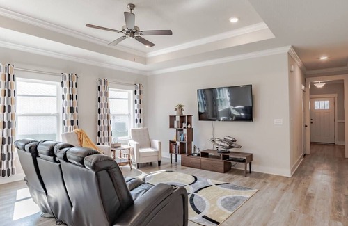 Milton Casa | Jude Way~Spacious family friendly home