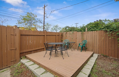 Atlantic Casa | Judkins Guesthouse 3 Bedroom Duplex