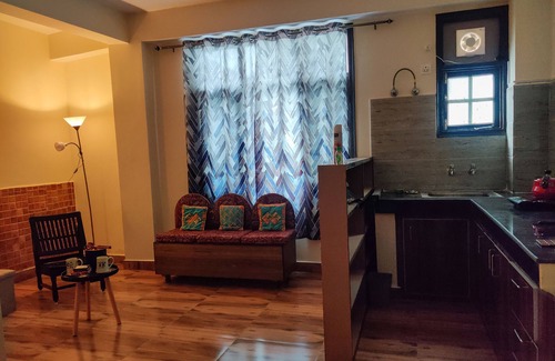 Shoghi Apartamento | Jujurana - Valley View 1BHK Apartment | Wifi, Parking, Balcony | Near Shimla!