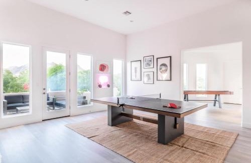 Camelback Foothills Villa | Julep by AvantStay Stylish 9 BR Estate w Mid-Century Modern Decor