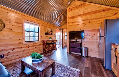 Austin Cabina | Julie's Cabins Luxury Retreat 1