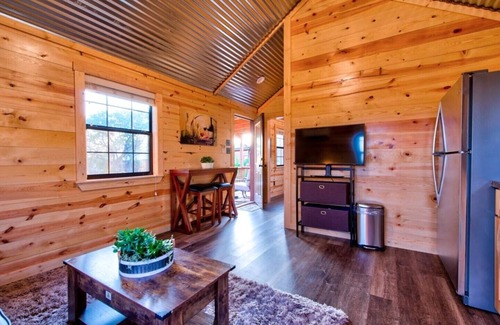 Austin Cabina | Julie's Cabins Luxury Retreat 4