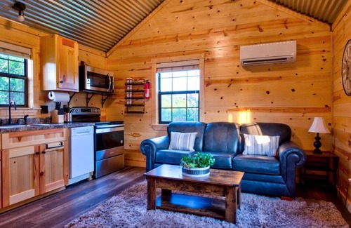 Austin Cabina | Julie's Cabins Luxury Retreat 4
