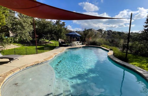 West Oak Hill Casa | July-Aug ‘25 Available pet-friendly family home!