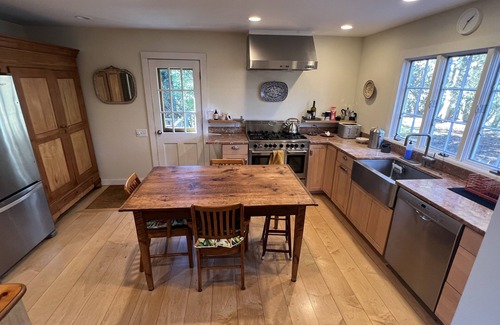 Cutchogue Casa | July-Oct: 3 bm charming Waterfront Artist Cottage for Rent In North Fork, NY