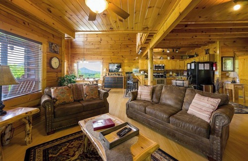 Sevierville Cabina | July specials! Mt Views, Hot Tub, local pool, recr