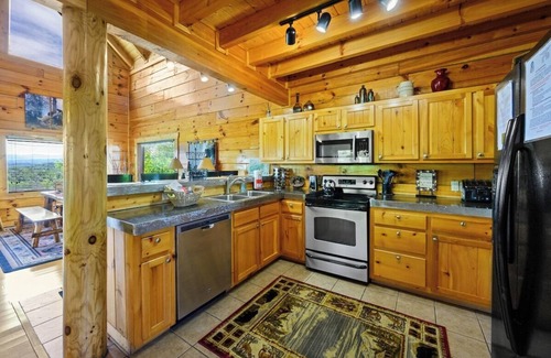 Sevierville Cabina | July specials! Mt Views, Hot Tub, local pool, recr
