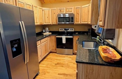 Andrews Cabina | Junaluska Creek Cabin - Cozy 2-bedroom cabin in charming Andrews with AC
