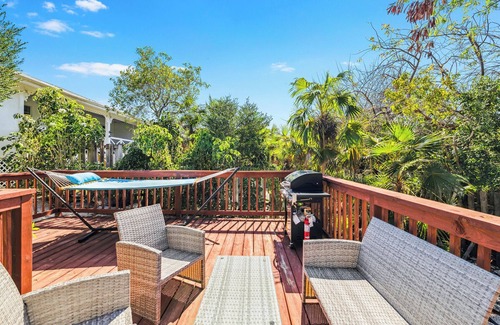 Providenciales Cabaña | June Plum Hideaway Cottage in Grace Bay, Provo, TCI