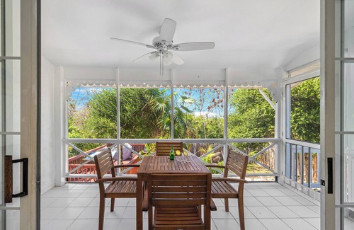 Providenciales Cabaña | June Plum Hideaway Cottage in Grace Bay, Provo, TCI