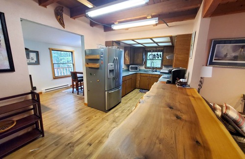 North Douglas Cabina | Juneau Cabin near Eaglecrest & Trails