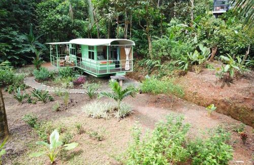Savegre Casa | Jungle Bus, 5 min drive to PlayaLinda, 15 to Dominical, Wifi Starlink