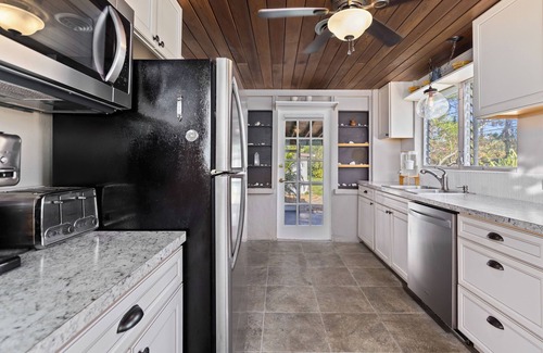 Englewood Casa | Jungle Cottage 1mi to beach on 1+acre with pool