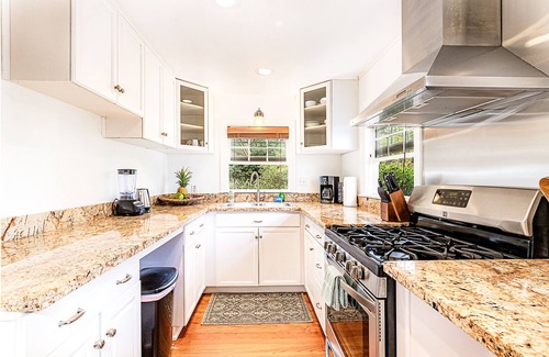 Keaau Casa | Jungle Estate - 3 Cottages, 1.5 Acres and a POOL Sleeps 9