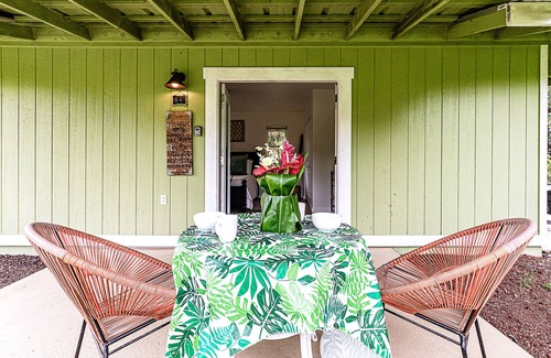 Keaau Cabina | Jungle Studio - Cute and Cozy w/Queen Bed, Wifi, Full Bathroom