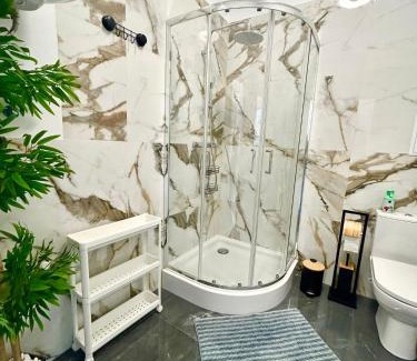 Wrzeszcz Apartamento | Jungle Studio New Prywatna łazienka