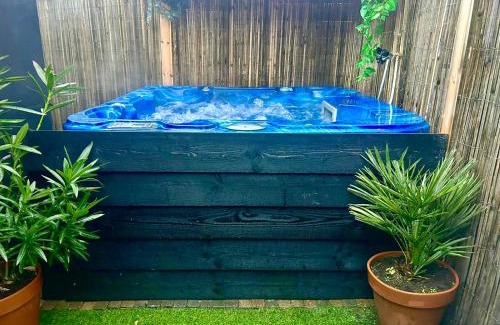 Vijfhuizen Apartamento | Jungle style lodge with jacuzzi ,sauna and garden near Amsterdam
