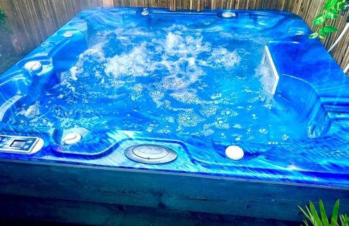 Vijfhuizen Apartamento | Jungle style lodge with jacuzzi ,sauna and garden near Amsterdam