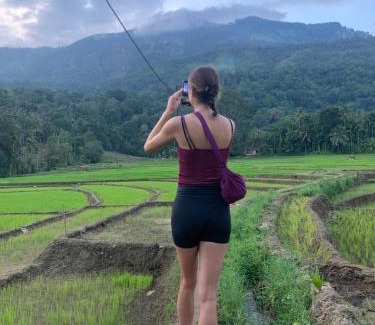 Wellawaya Cama Y Desayuno | Jungle track to the waterfall