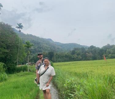 Wellawaya Cama Y Desayuno | Jungle track to the waterfall