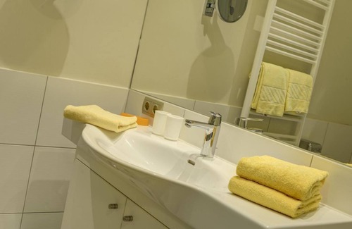 Drobollach am Faakersee Cama Y Desayuno | Junior Suite mit Seeblick Typ A1 - Seepark Drobollach