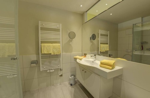 Drobollach am Faakersee Cama Y Desayuno | Junior Suite mit Seeblick Typ A1 - Seepark Drobollach