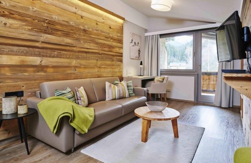 Vorderglemm Apartamento | Juniorsuite bis zu 4 P &Wellnessbereich by Interhome