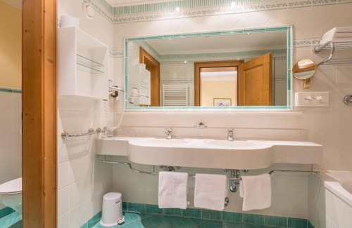 Dorfgastein Hotel | Juniorsuite "Gastein" con ducha od. Cuarto de baño, aseo - Römerhof, hotel rural