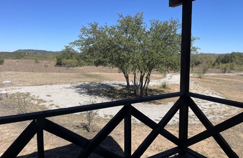Round Mountain Cabina | Juniper, a quiet cabin retreat in the heart of the hill country.